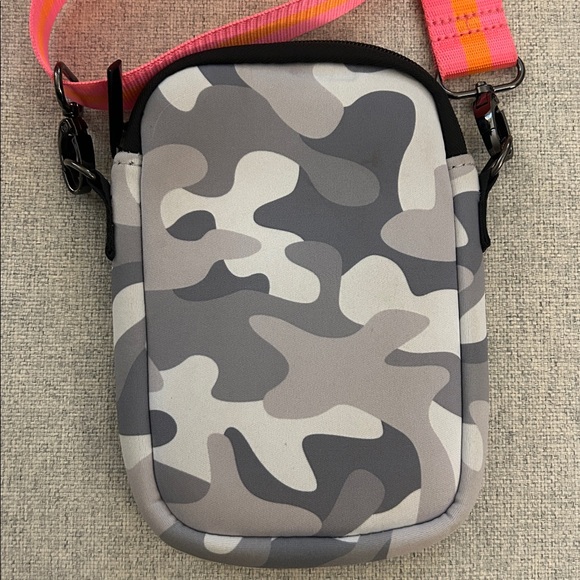 Haute Shore Casey Rise Camo Hot Pink Crossbody Cell Phone Bag - Picture 5 of 10